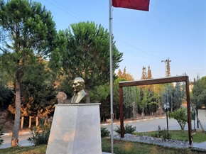 Atatürk Büstümüz 